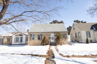 1168 Lane Pl, Saint Paul, MN 55106