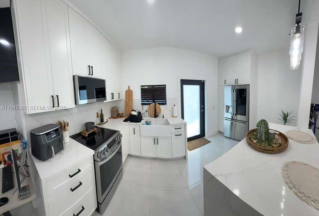 1220 NW 125th St, North Miami, FL 33167