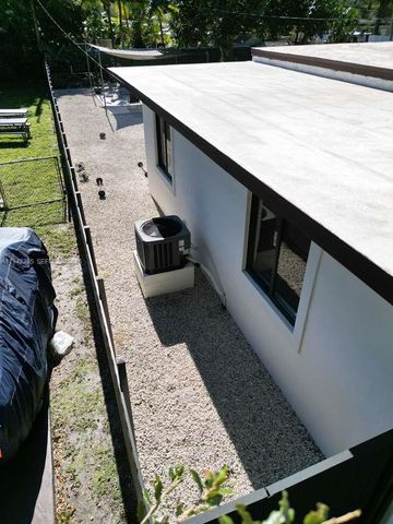 1220 NW 125th St, North Miami, FL 33167