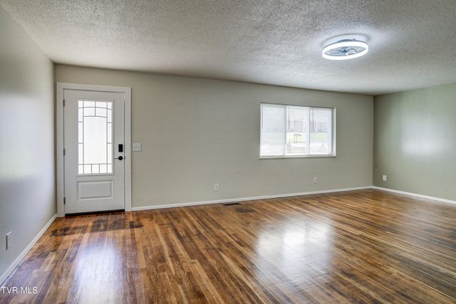 1704 Jackson Terrace, Johnson City, TN 37604