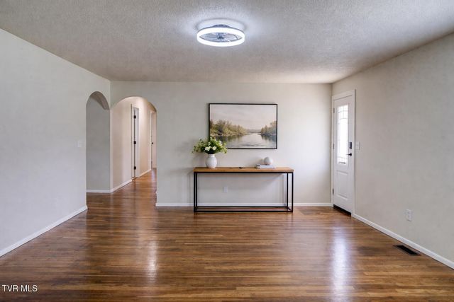 1704 Jackson Terrace, Johnson City, TN 37604