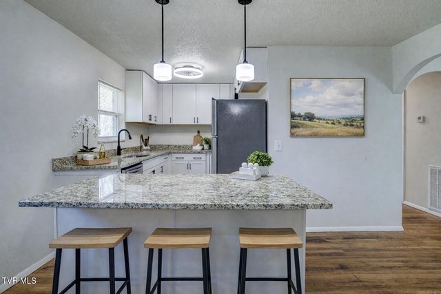 1704 Jackson Terrace, Johnson City, TN 37604