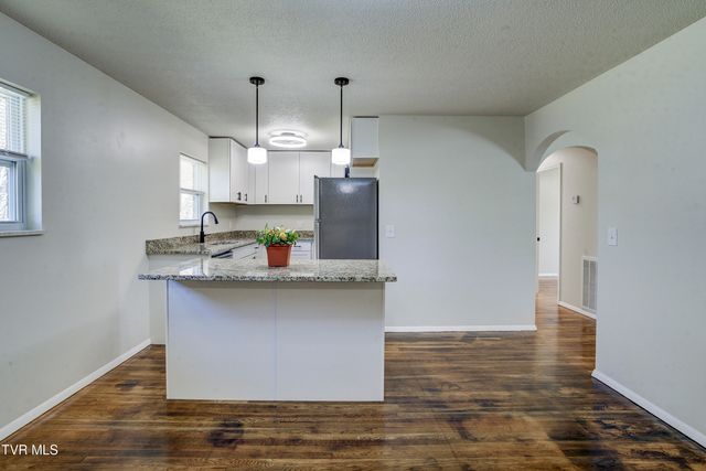 1704 Jackson Terrace, Johnson City, TN 37604