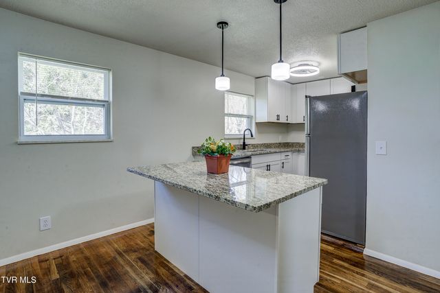 1704 Jackson Terrace, Johnson City, TN 37604