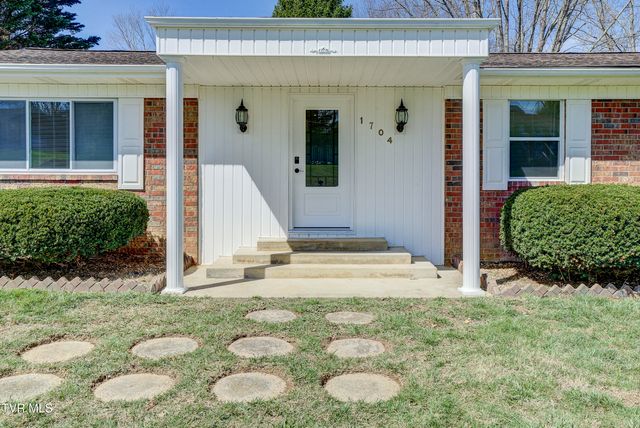 1704 Jackson Terrace, Johnson City, TN 37604