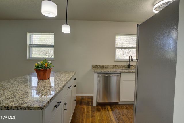 1704 Jackson Terrace, Johnson City, TN 37604