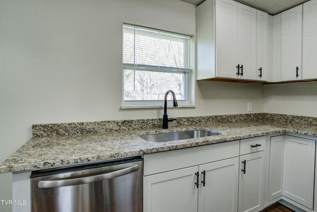 1704 Jackson Terrace, Johnson City, TN 37604