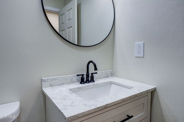 1704 Jackson Terrace, Johnson City, TN 37604