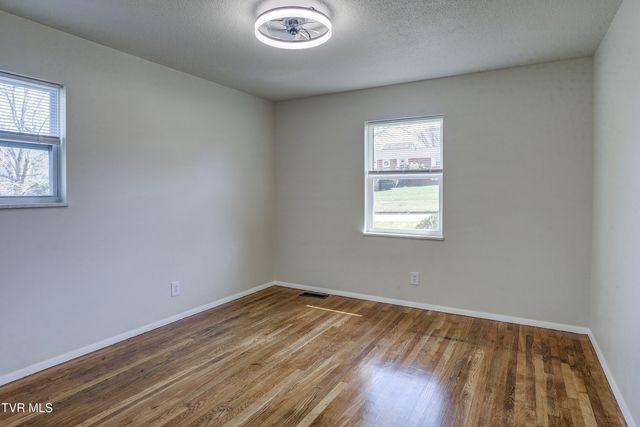 1704 Jackson Terrace, Johnson City, TN 37604