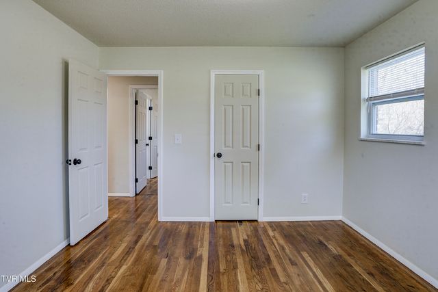 1704 Jackson Terrace, Johnson City, TN 37604