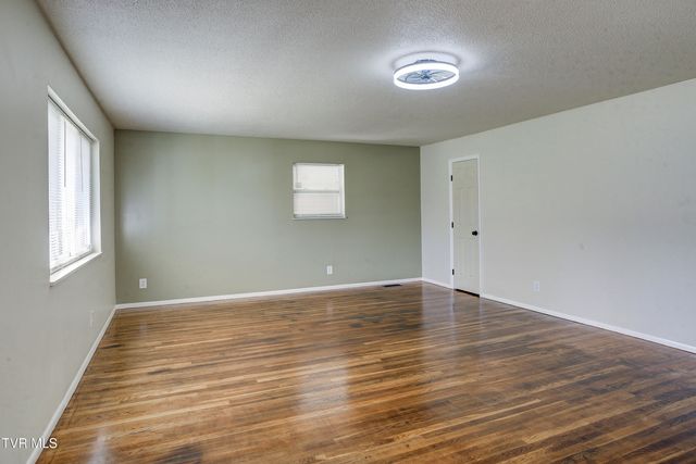 1704 Jackson Terrace, Johnson City, TN 37604