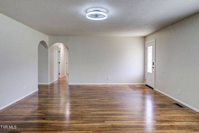 1704 Jackson Terrace, Johnson City, TN 37604