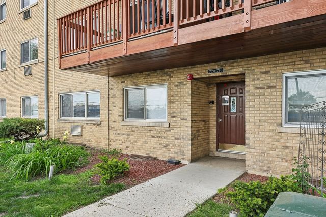 718 Dempster Street G106, Mount Prospect, IL 60056