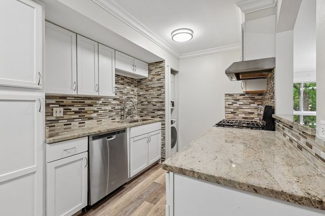 718 Dempster Street G106, Mount Prospect, IL 60056