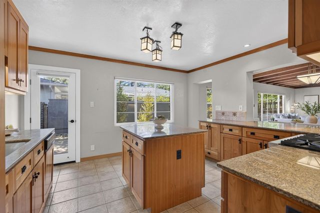 4621 Crestwood Way, Sacramento, CA 95822