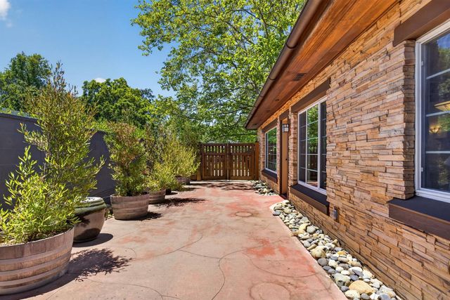 4621 Crestwood Way, Sacramento, CA 95822