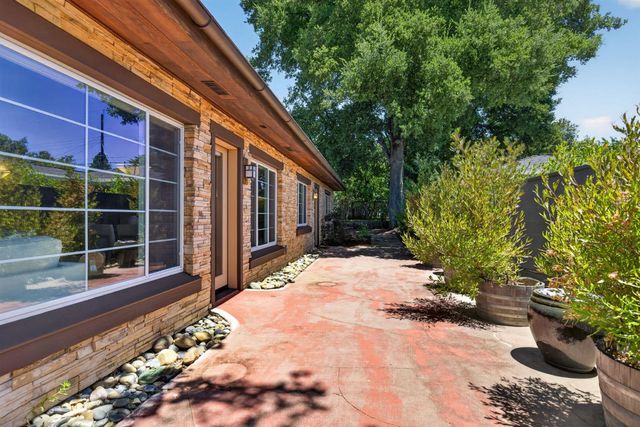 4621 Crestwood Way, Sacramento, CA 95822