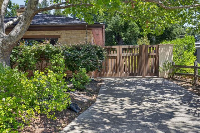 4621 Crestwood Way, Sacramento, CA 95822