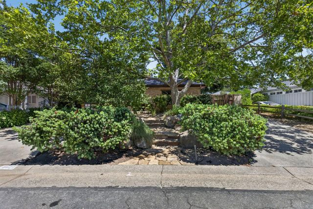 4621 Crestwood Way, Sacramento, CA 95822