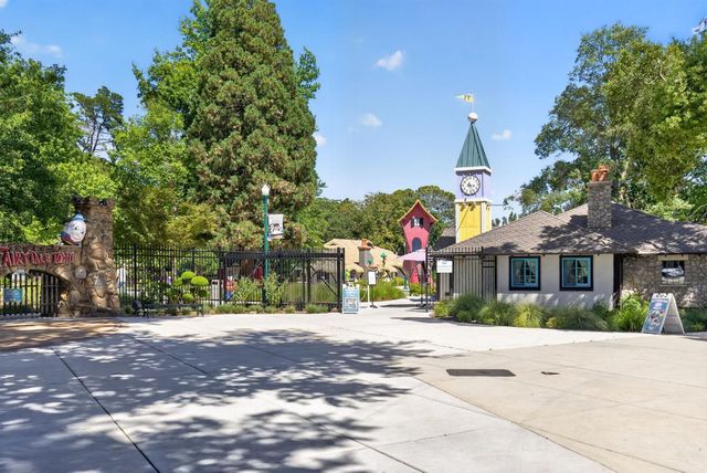 4621 Crestwood Way, Sacramento, CA 95822