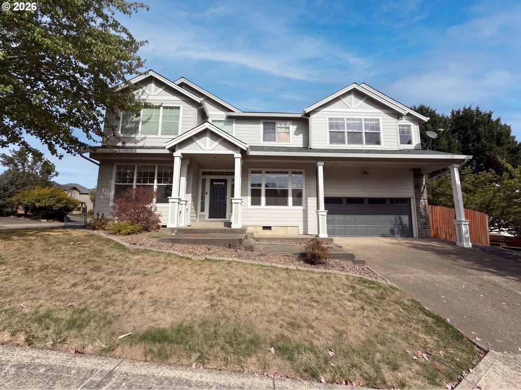 Image 1 of property listing at 606 10TH Ct, Lafayette, OR 97127