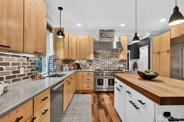 4500 SW Hemlock Way, Seattle, WA 98136
