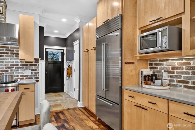 4500 SW Hemlock Way, Seattle, WA 98136