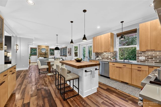 4500 SW Hemlock Way, Seattle, WA 98136