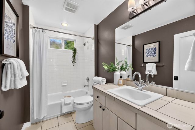 4500 SW Hemlock Way, Seattle, WA 98136