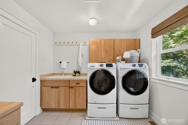 4500 SW Hemlock Way, Seattle, WA 98136