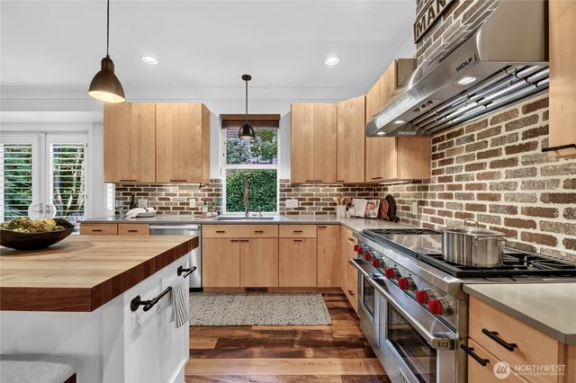 4500 SW Hemlock Way, Seattle, WA 98136