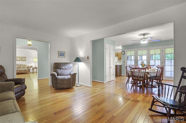 10448 Gregory Court, St Louis, MO 63128