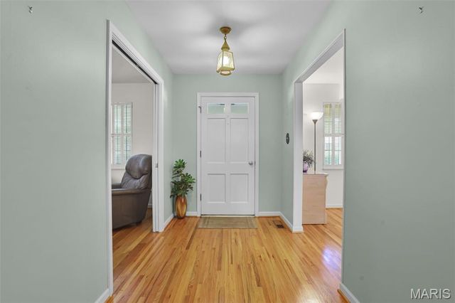 10448 Gregory Court, St Louis, MO 63128