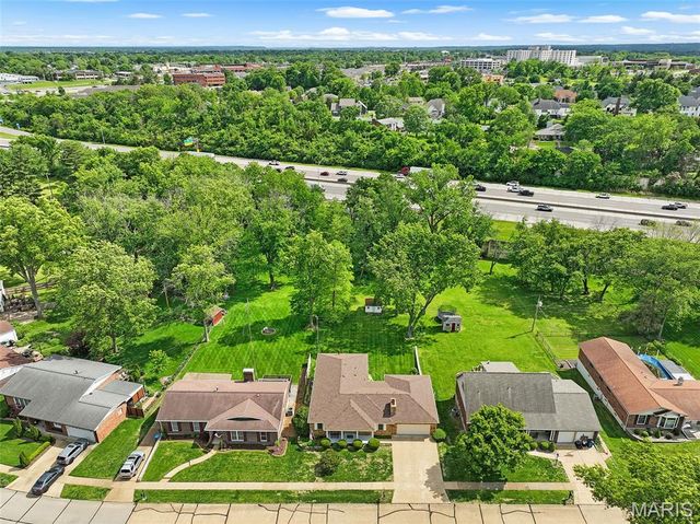 10448 Gregory Court, St Louis, MO 63128