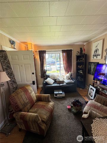 521 128th Street S, Tacoma, WA 98444
