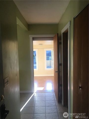 521 128th Street S, Tacoma, WA 98444