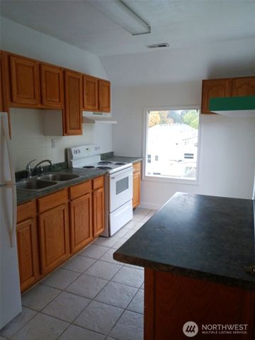 521 128th Street S, Tacoma, WA 98444