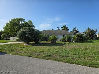 320 SE 2nd ST, Cape Coral, FL 33990