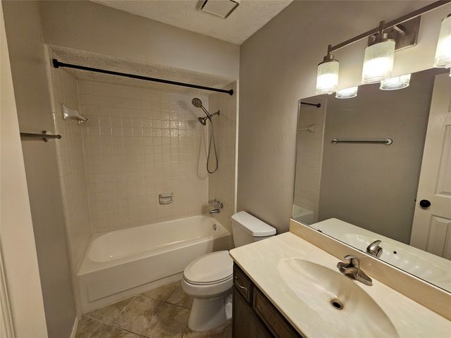 602 Prairie Dell Street, Lewisville, TX 75067