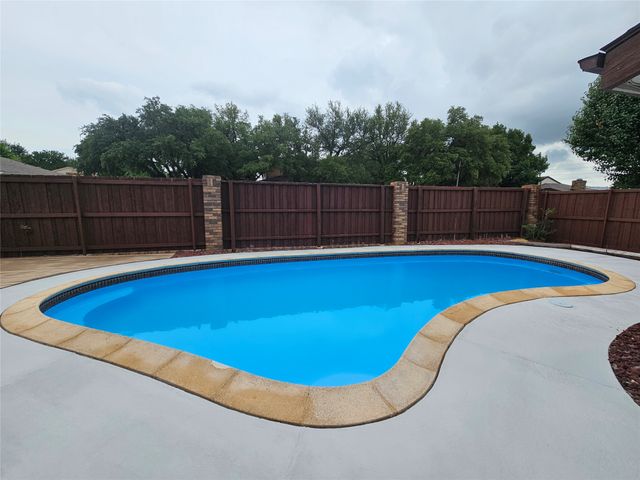 602 Prairie Dell Street, Lewisville, TX 75067