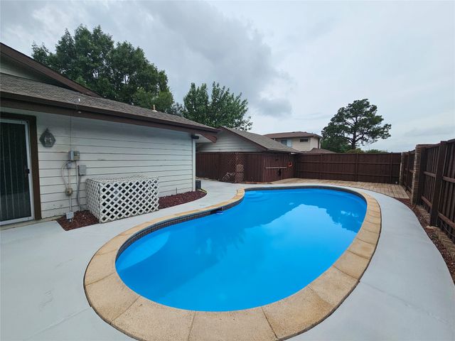 602 Prairie Dell Street, Lewisville, TX 75067