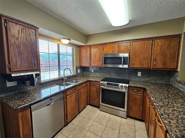 602 Prairie Dell Street, Lewisville, TX 75067