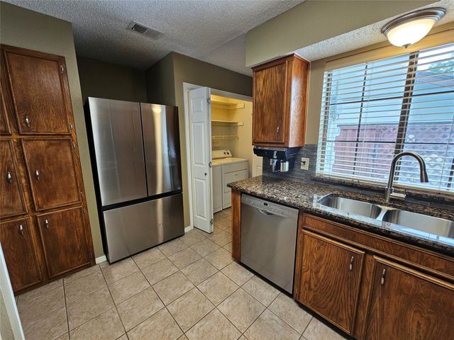 602 Prairie Dell Street, Lewisville, TX 75067