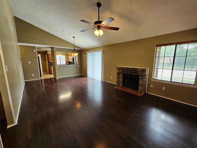 602 Prairie Dell Street, Lewisville, TX 75067