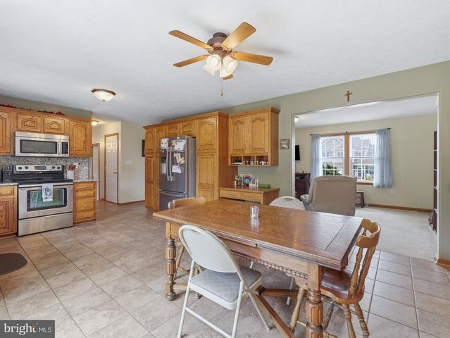 1553 VAUGHN DRIVE, Chambersburg, PA 17202