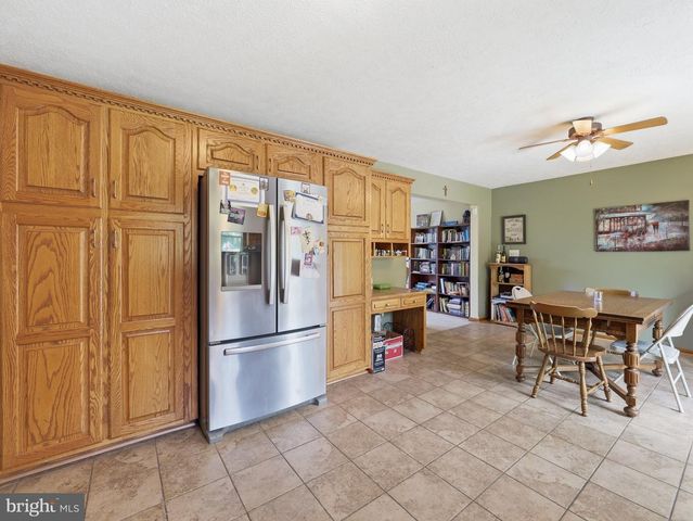 1553 VAUGHN DRIVE, Chambersburg, PA 17202