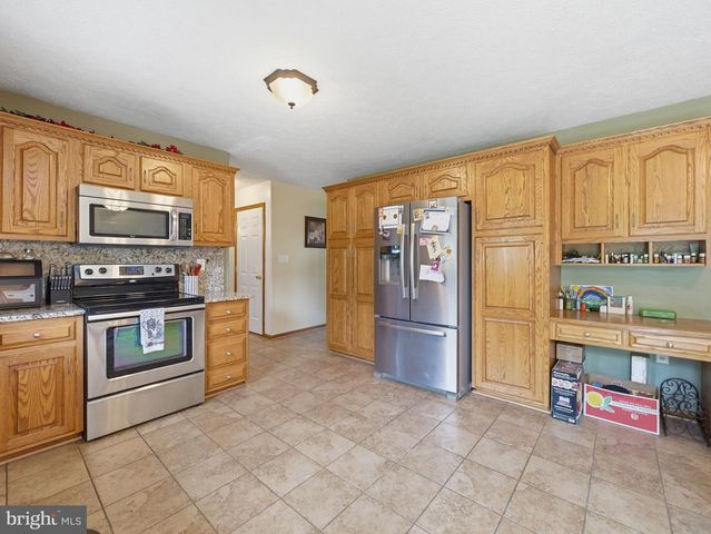 1553 VAUGHN DRIVE, Chambersburg, PA 17202