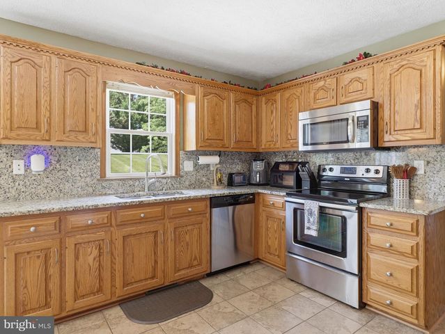 1553 VAUGHN DRIVE, Chambersburg, PA 17202
