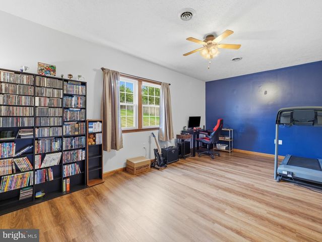 1553 VAUGHN DRIVE, Chambersburg, PA 17202