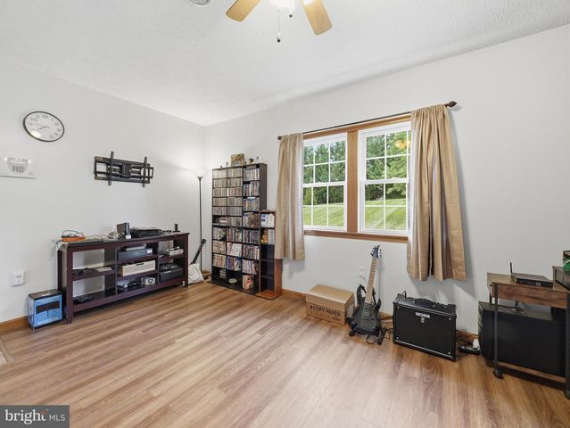 1553 VAUGHN DRIVE, Chambersburg, PA 17202